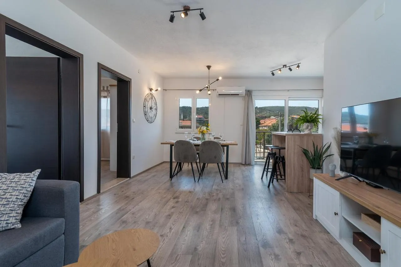 Apartment Beach Apartman Marela Slatine